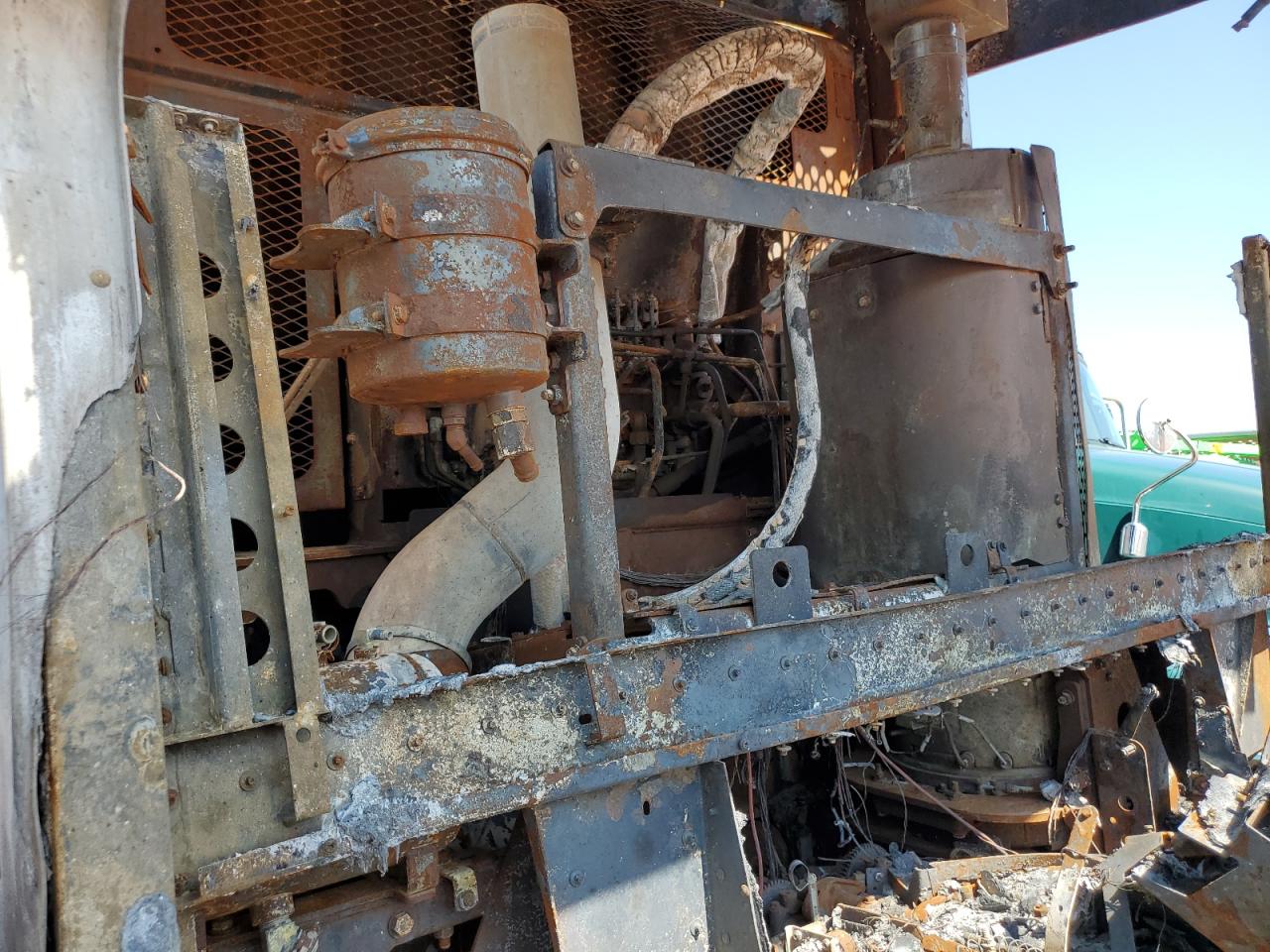 Lot #3198012484 2020 PETERBILT 520