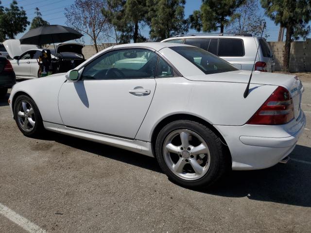 MERCEDES-BENZ SLK 320 2001 white  gas WDBKK65F81F210099 photo #3
