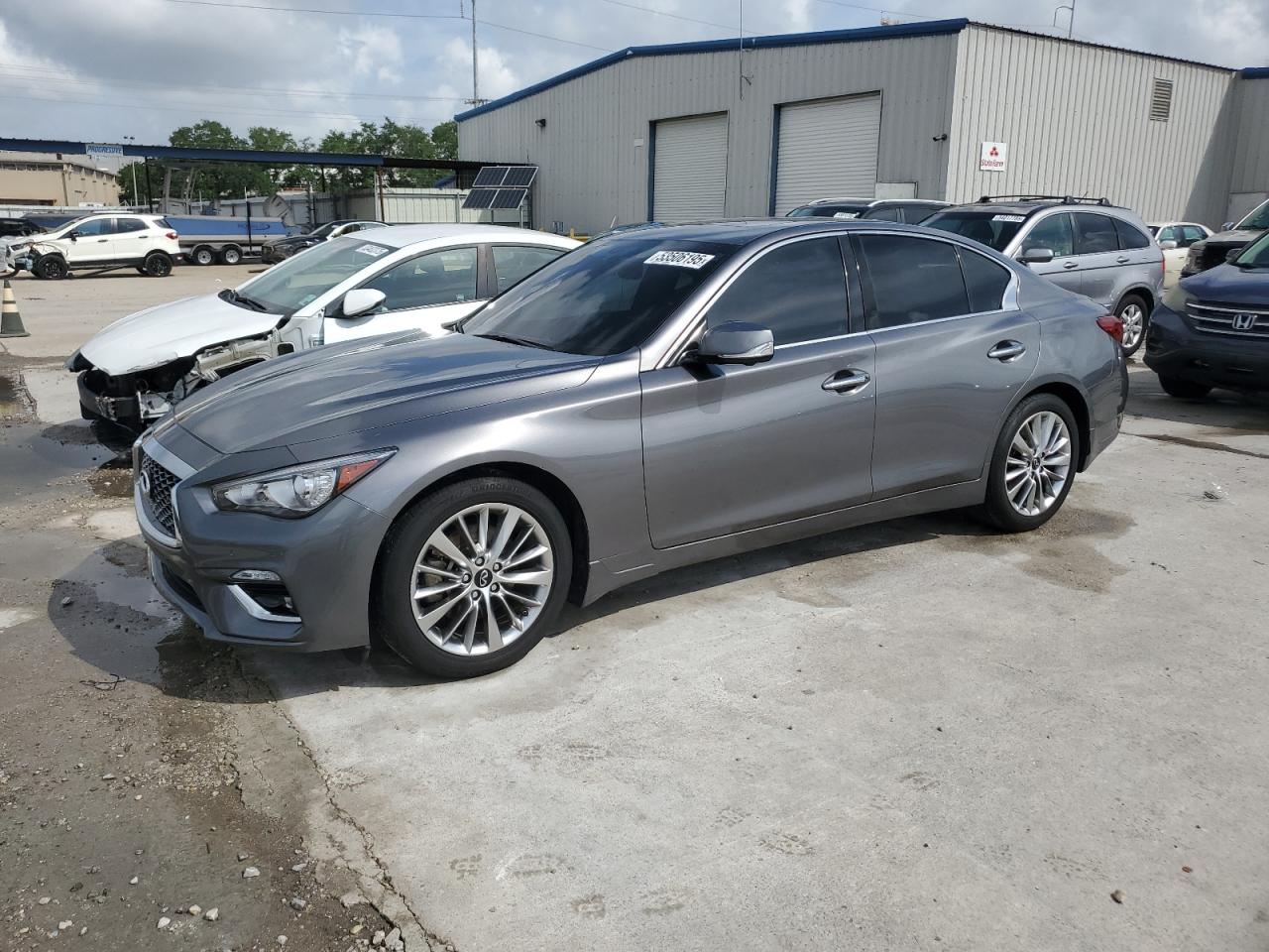 INFINITI Q50 LUXE