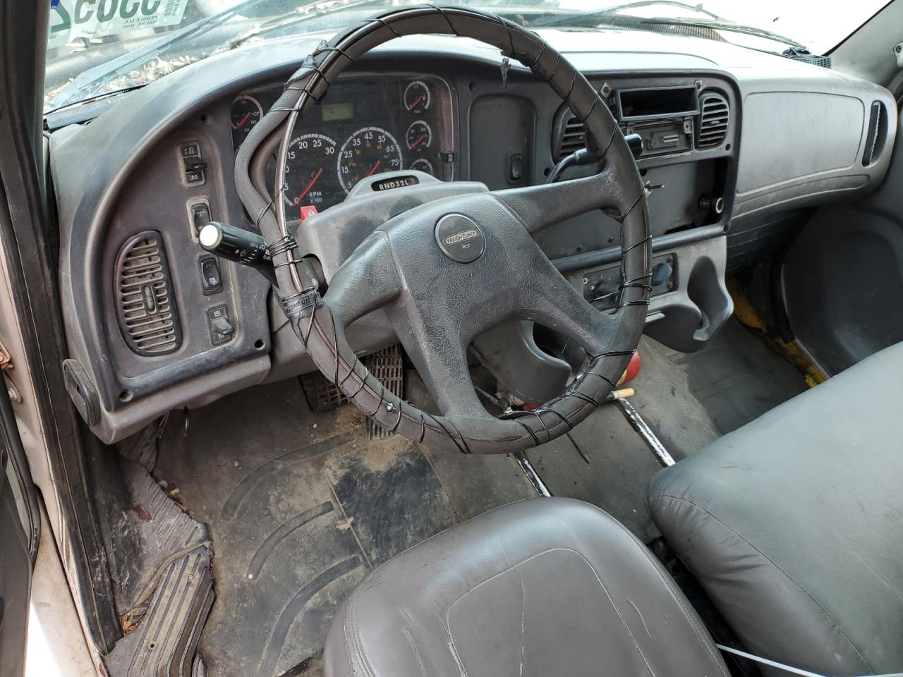 Lot #3278808659 2006 FREIGHTLINER M2 106 MED