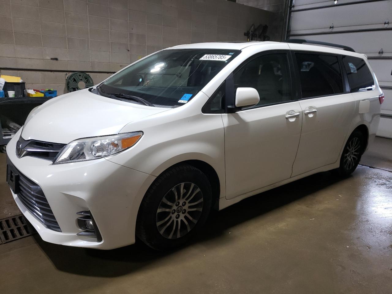 TOYOTA SIENNA XLE