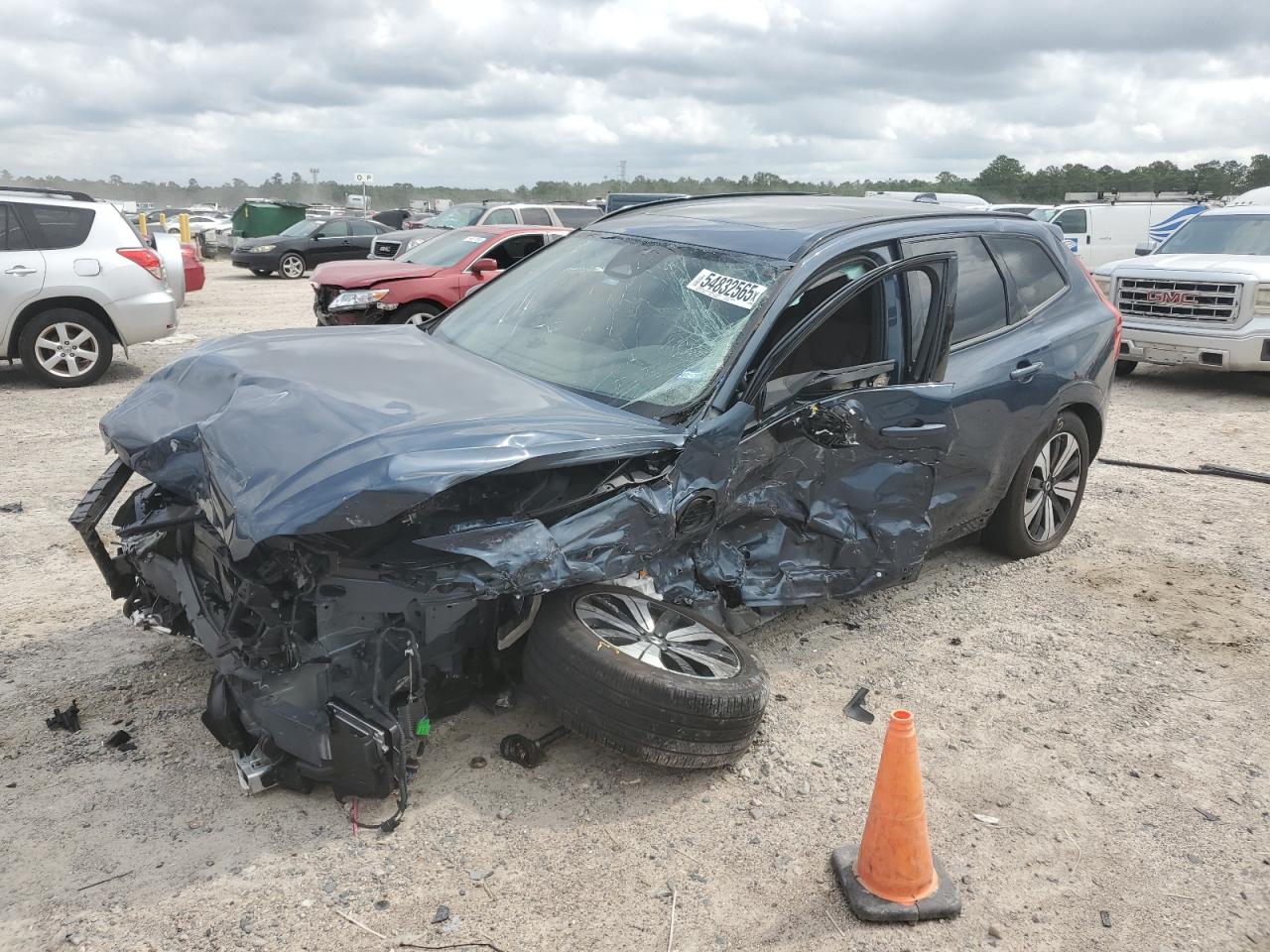 VOLVO XC60 PLUS