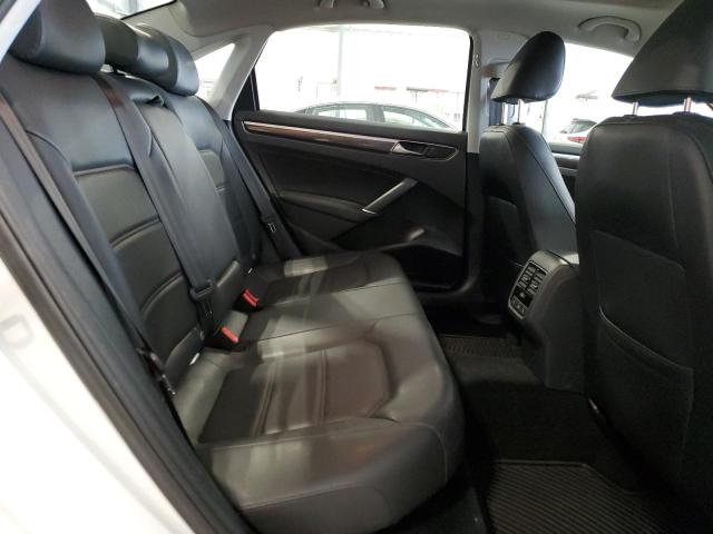 2017 VOLKSWAGEN PASSAT SE - 1VWGT7A36HC044910