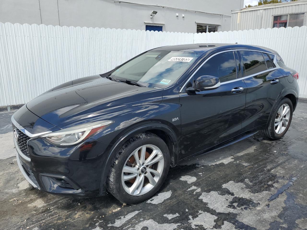 INFINITI QX30 BASE