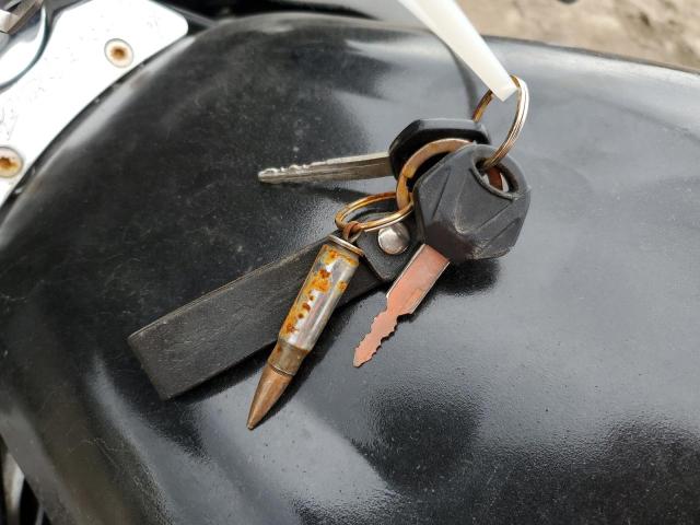 2002 SUZUKI GSX1300 R #3296897891