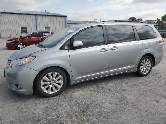 TOYOTA SIENNA XLE