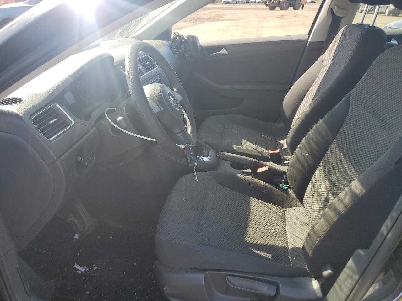 VOLKSWAGEN JETTA BASE