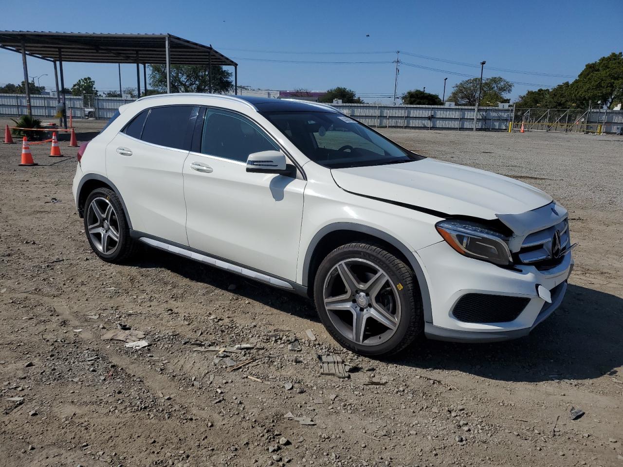 MERCEDES-BENZ GLA-CLASS 2015
