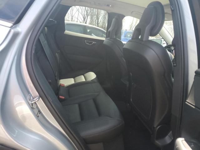 2018 VOLVO XC60 T5 MO YV4102RK4J1032687