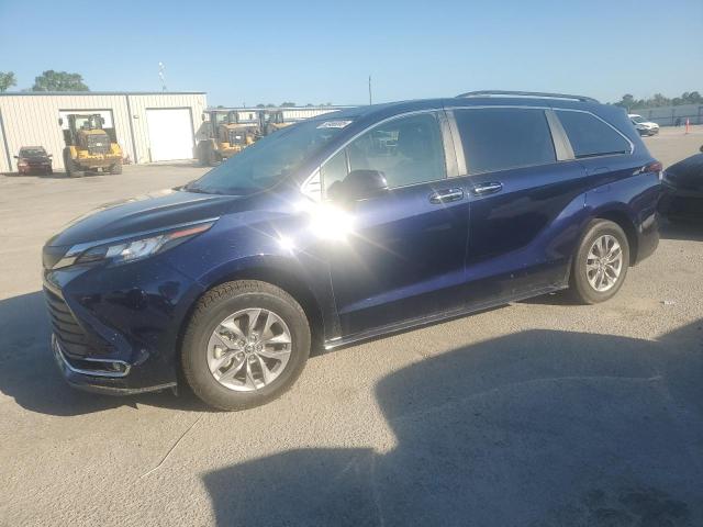 TOYOTA SIENNA XLE