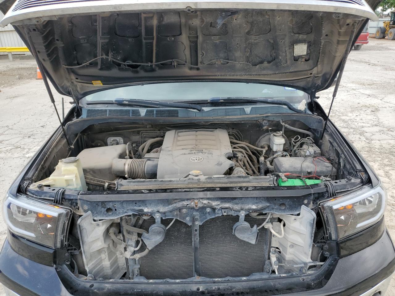 TOYOTA TUNDRA CREWMAX SR5