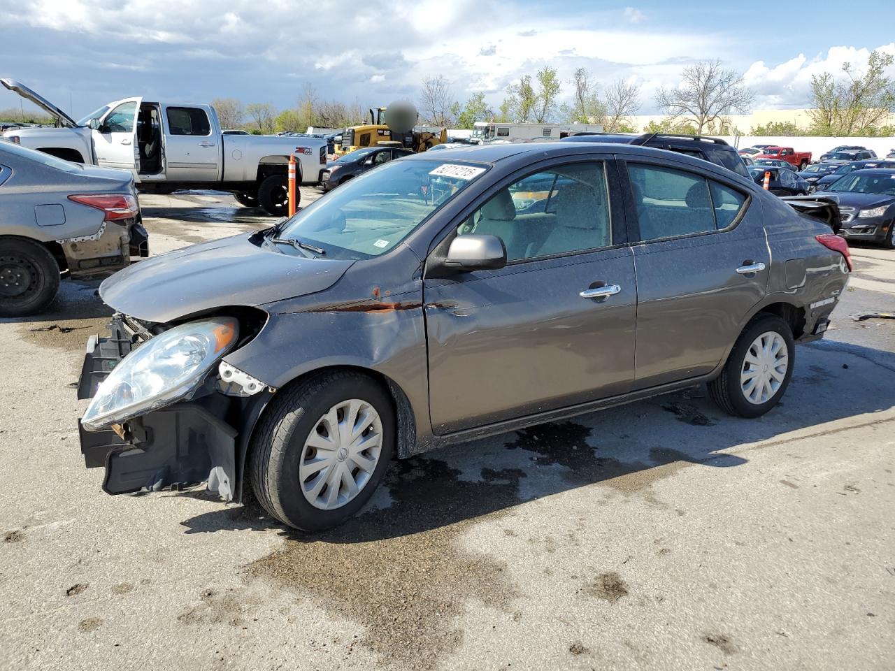 NISSAN VERSA S