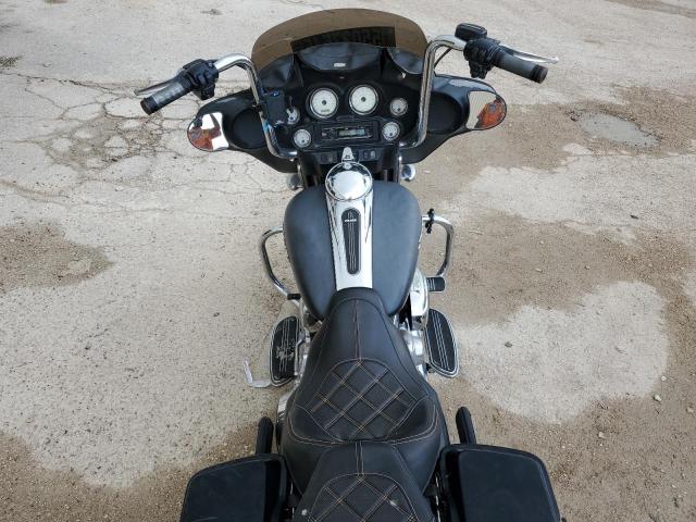 2010 HARLEY-DAVIDSON FLHX 1HD1KB413AB661149