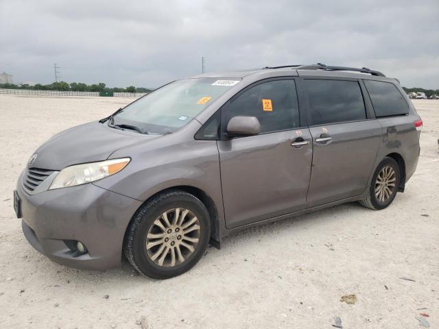 TOYOTA SIENNA XLE