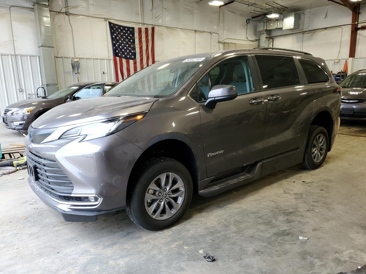 TOYOTA SIENNA XLE