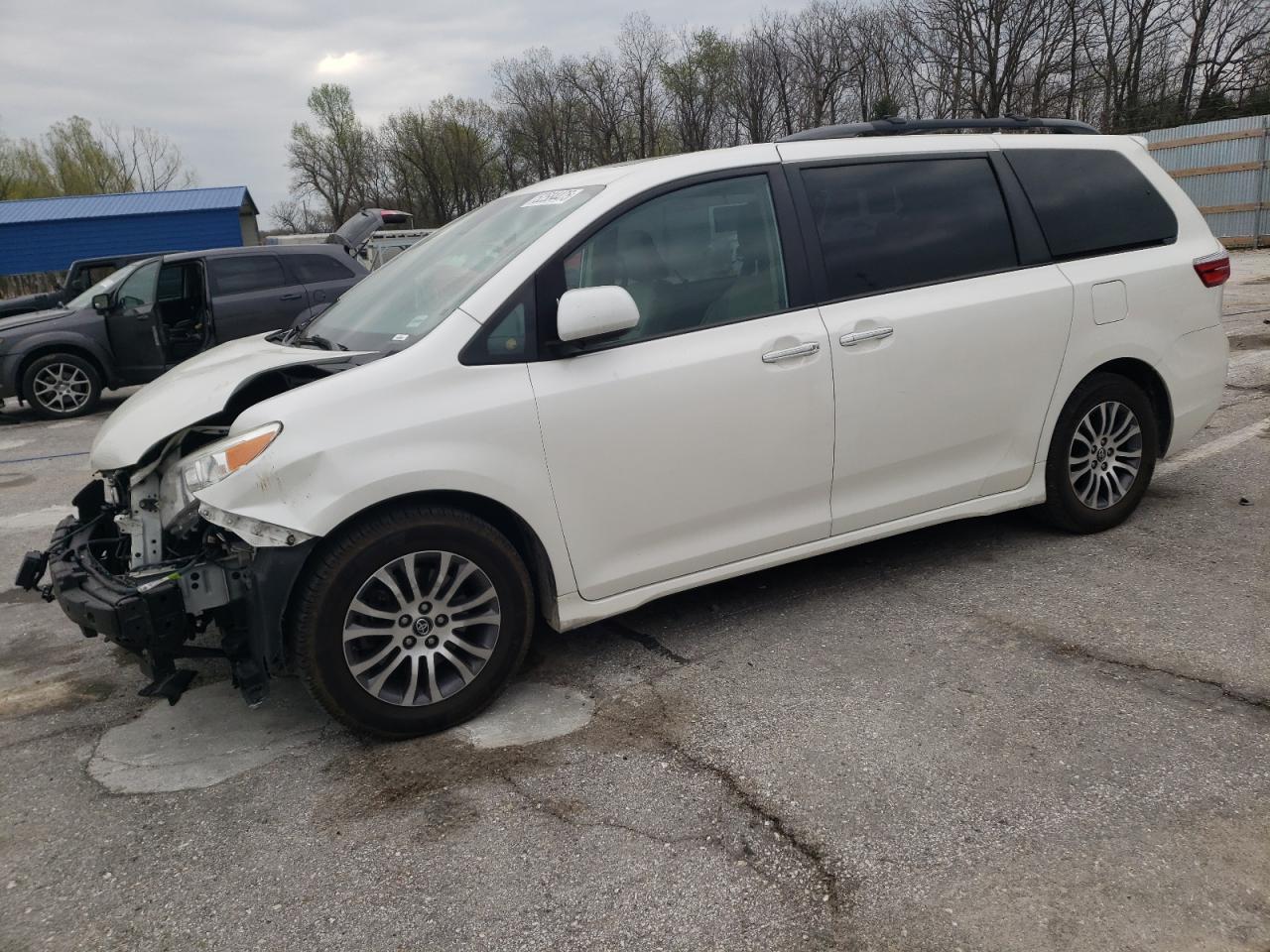 TOYOTA SIENNA XLE