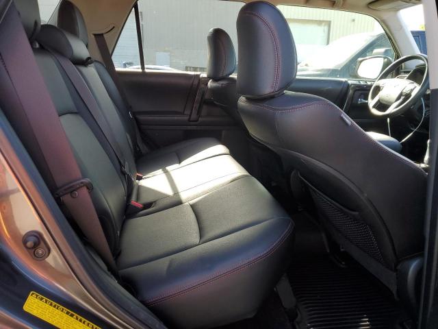 2018 TOYOTA 4RUNNER SR - JTEBU5JRXJ5604226