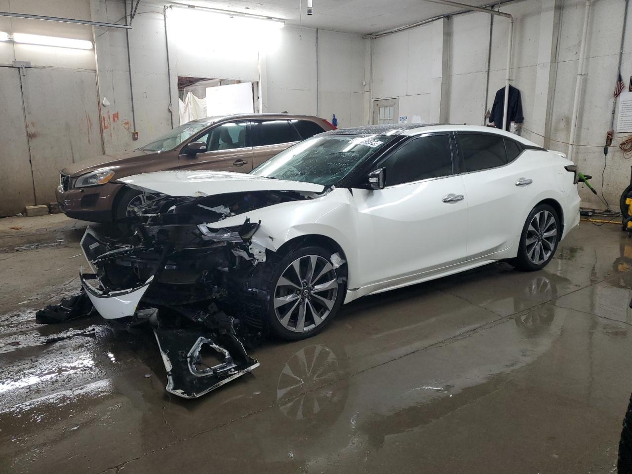 NISSAN MAXIMA S