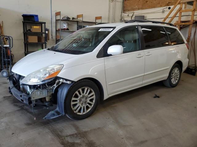 TOYOTA SIENNA XLE