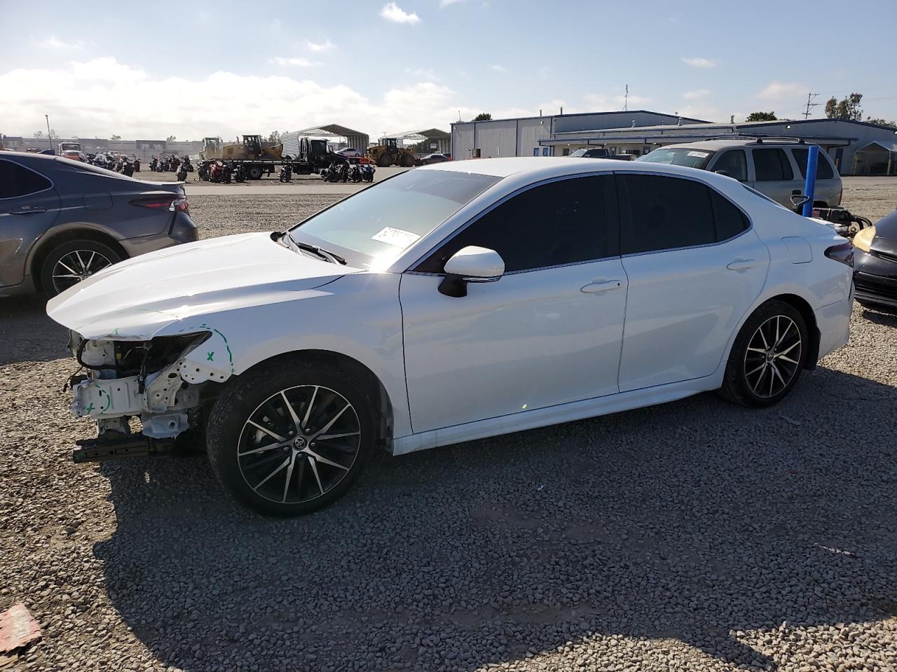 TOYOTA CAMRY SE NIGHT SHADE