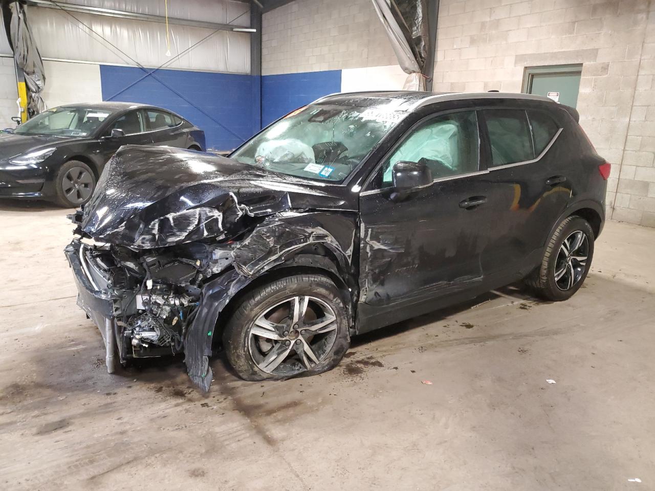 VOLVO XC40 CORE