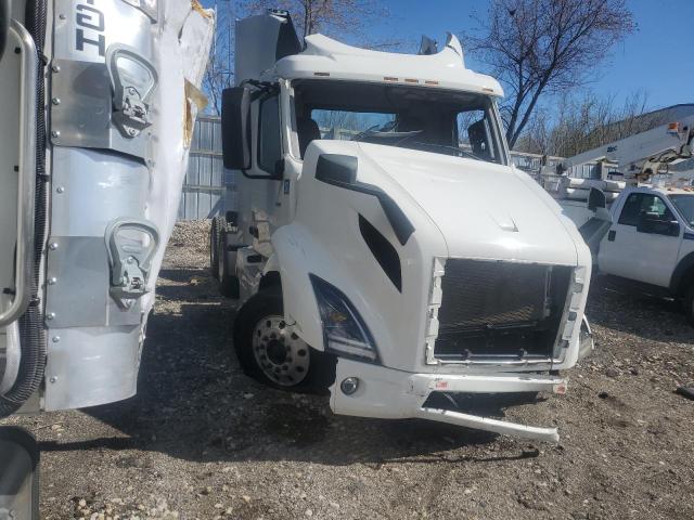 VOLVO VNR 2022 white  diesel 4V4WC9EH1NN316798 photo #1