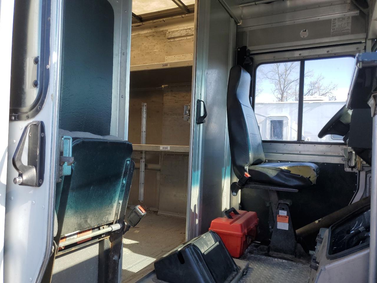 FORD ECONOLINE E450 SUPER DUTY COMMERCIAL STRIPPED CHASSIS