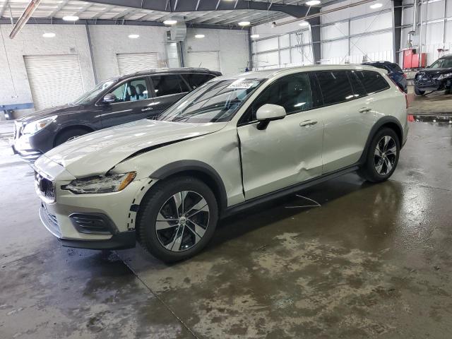 VOLVO V60 CROSS
