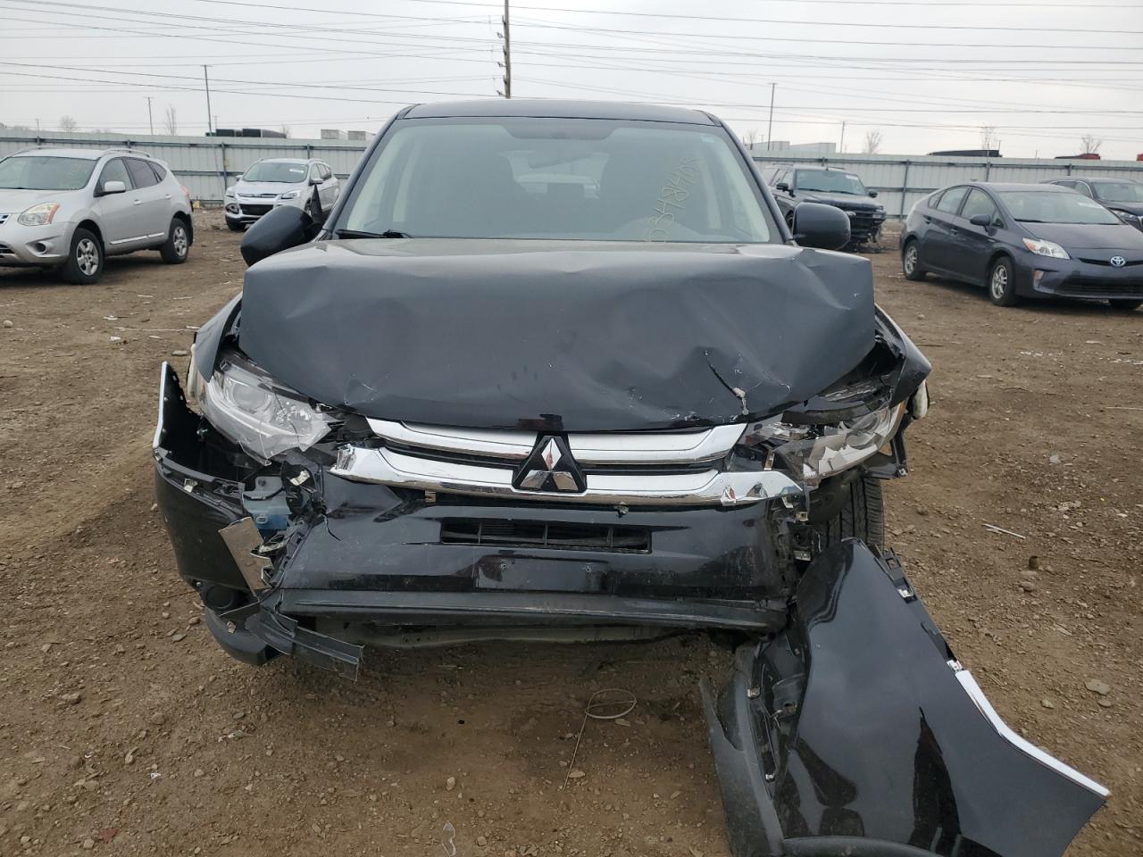 MITSUBISHI OUTLANDER SE