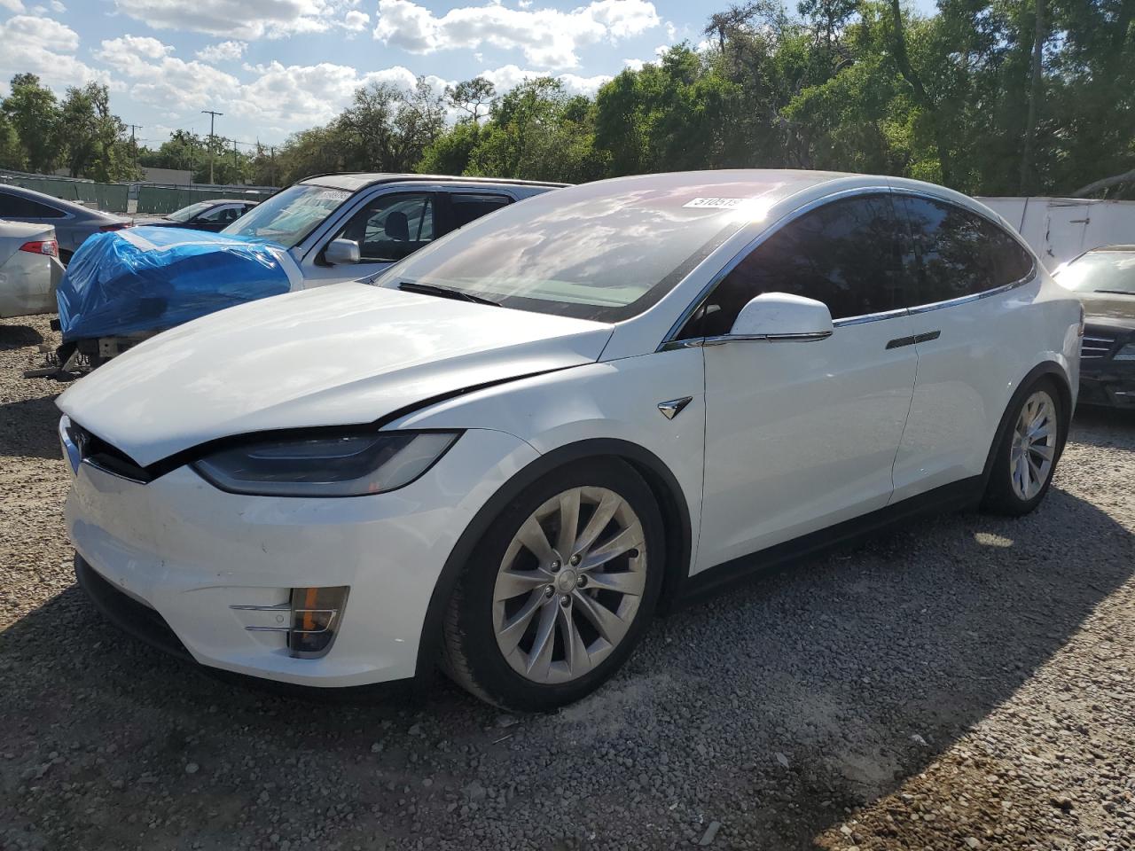 TESLA MODEL X