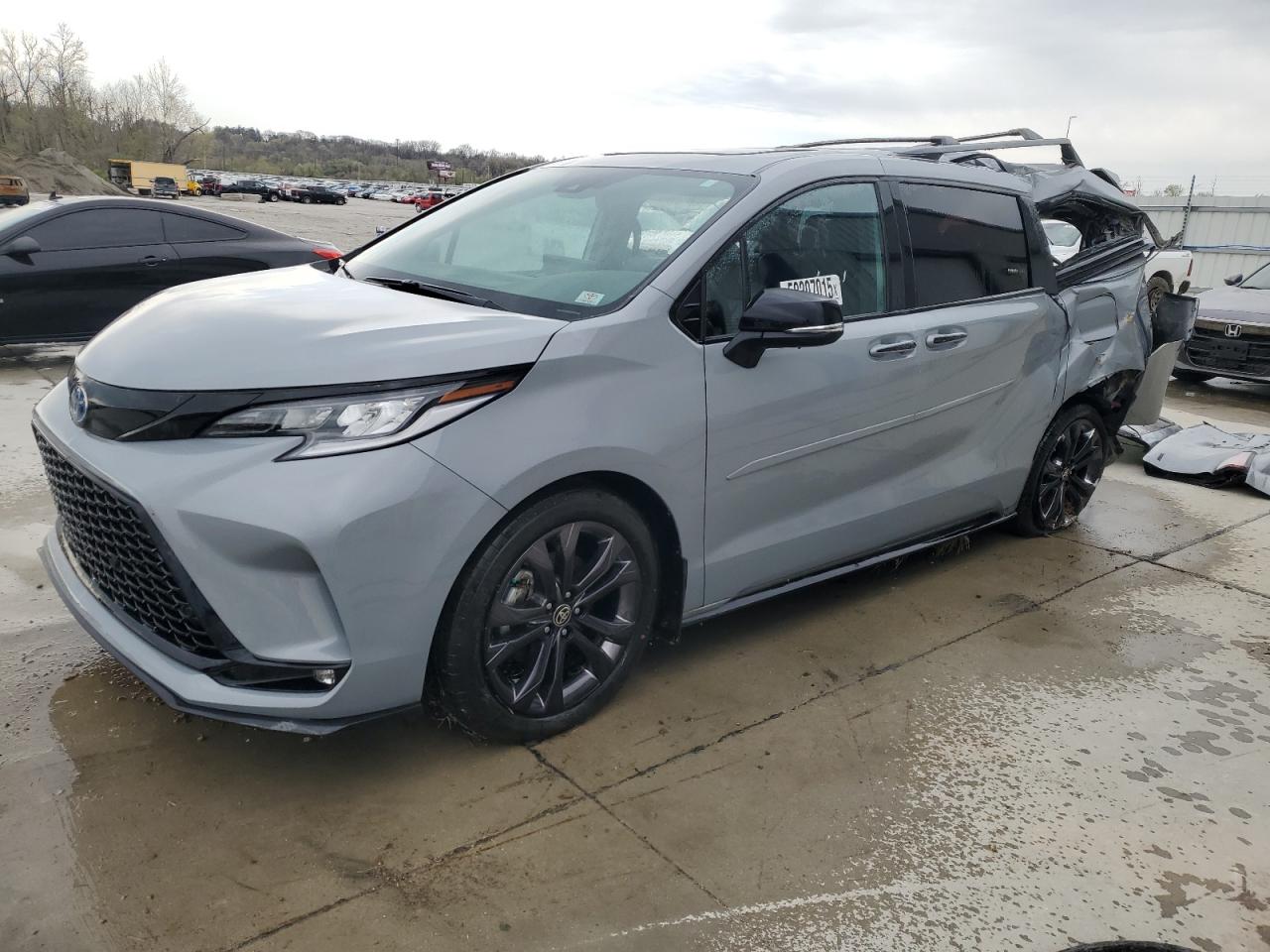 TOYOTA SIENNA XSE
