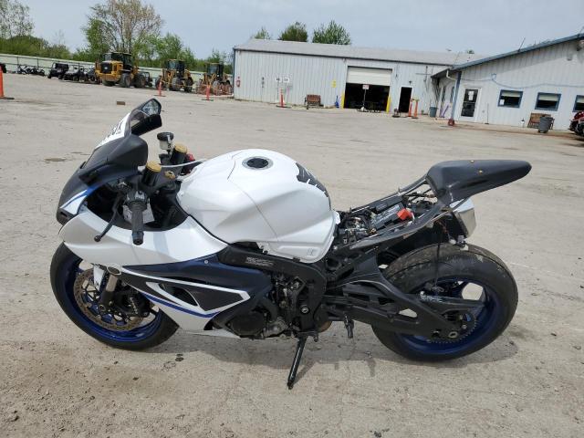 SUZUKI GSX-R1000 2023 white  gas JS1DM11B8P7100323 photo #4