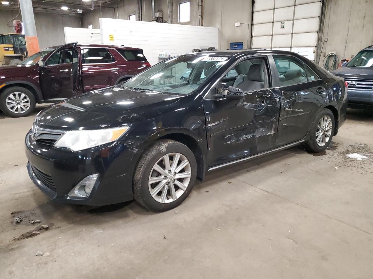TOYOTA CAMRY BASE