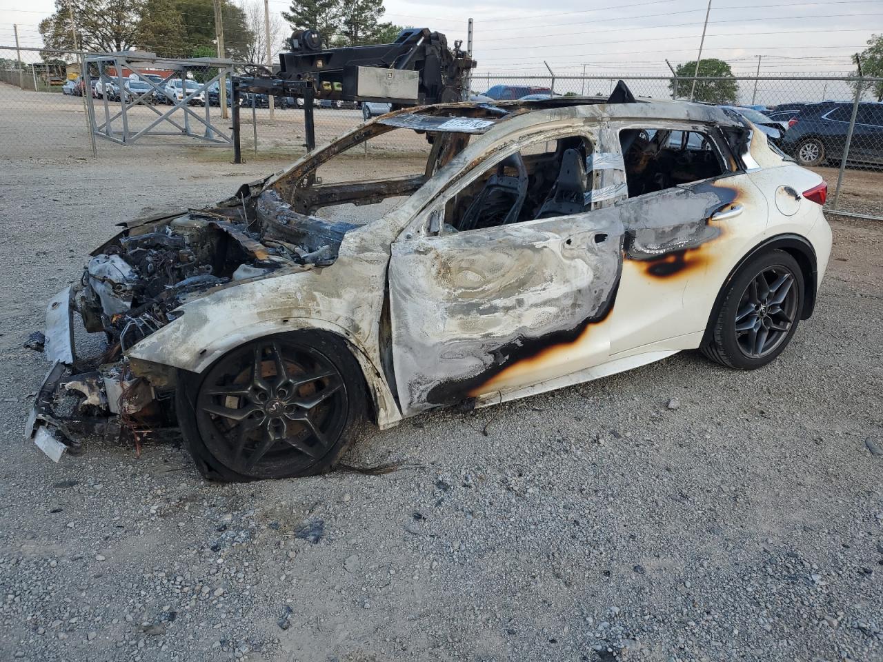 INFINITI QX30 BASE