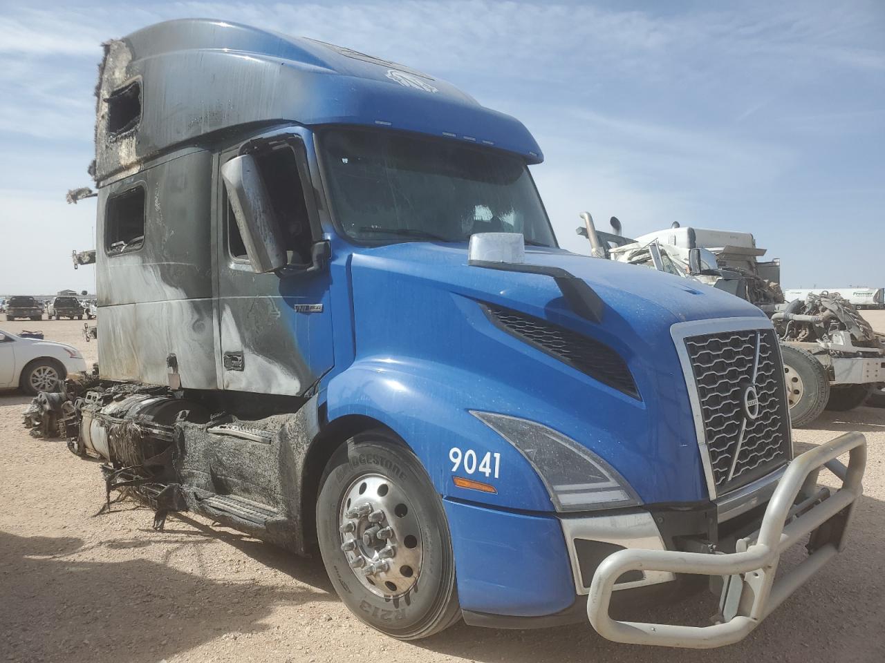  Salvage Volvo Vnl