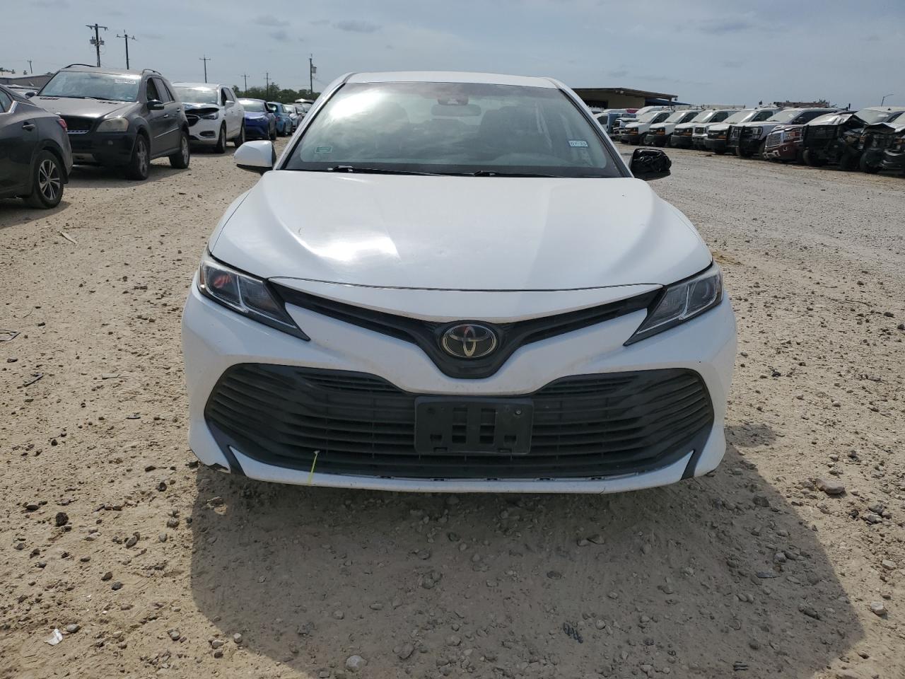 Toyota Camry le 2020