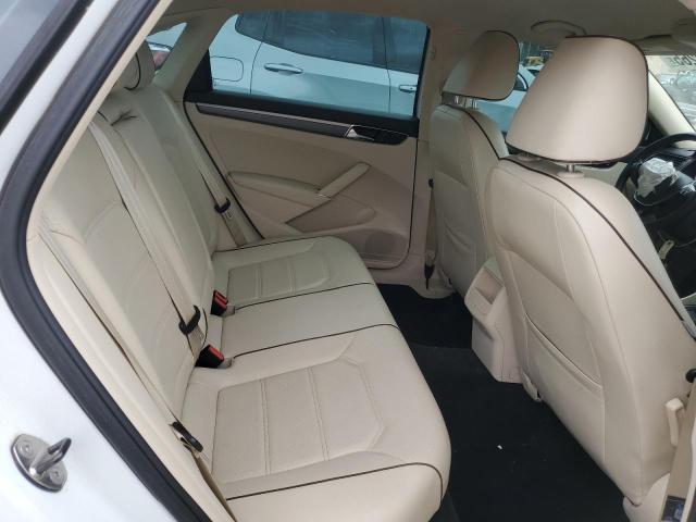2017 VOLKSWAGEN PASSAT R-L - 1VWDT7A37HC001812
