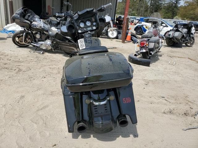 2011 HARLEY-DAVIDSON FLHX - 1HD1KB41XBB648108