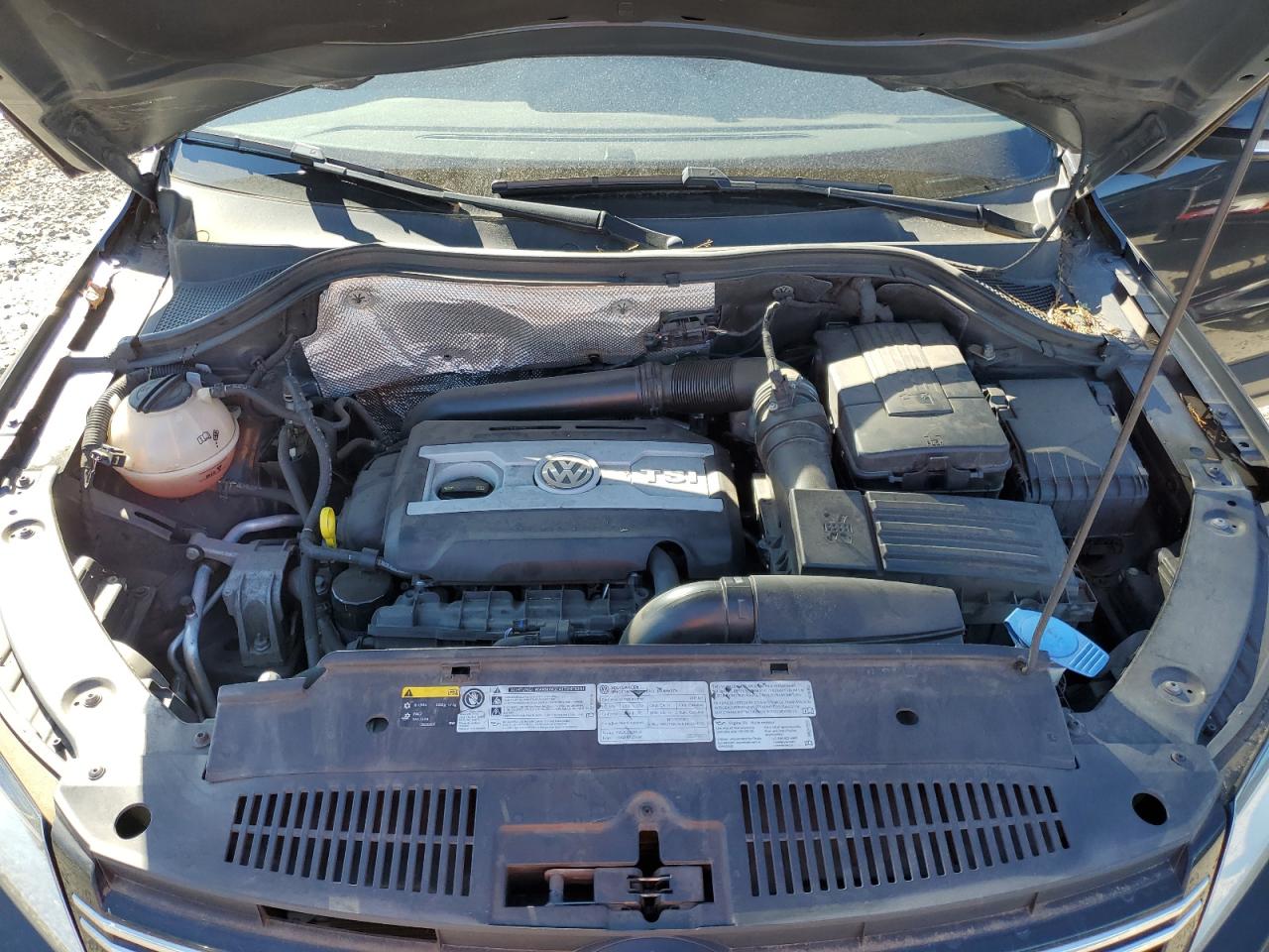 Volkswagen Tiguan s 2015