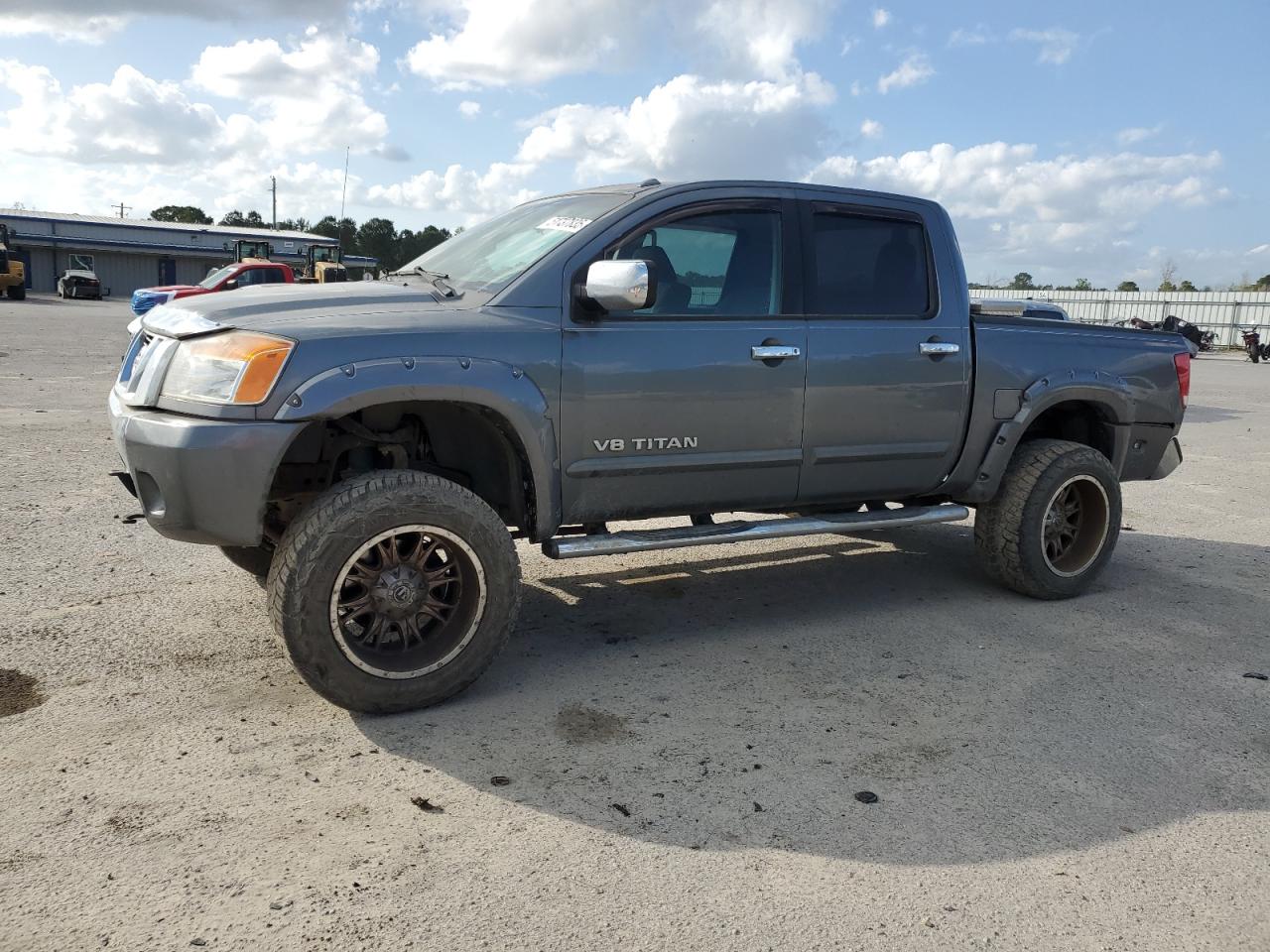 NISSAN TITAN S