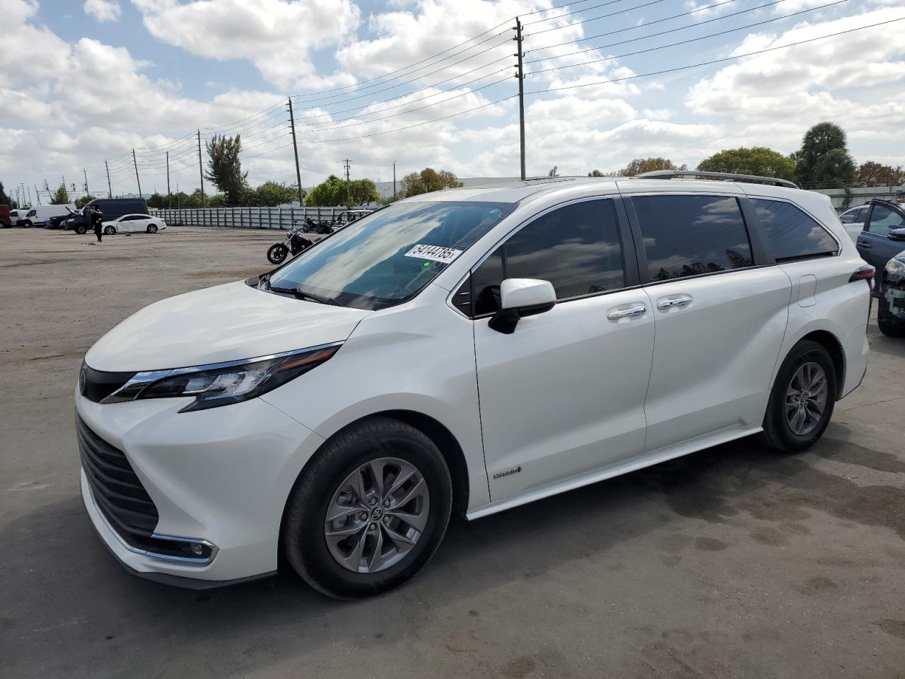 TOYOTA SIENNA XLE