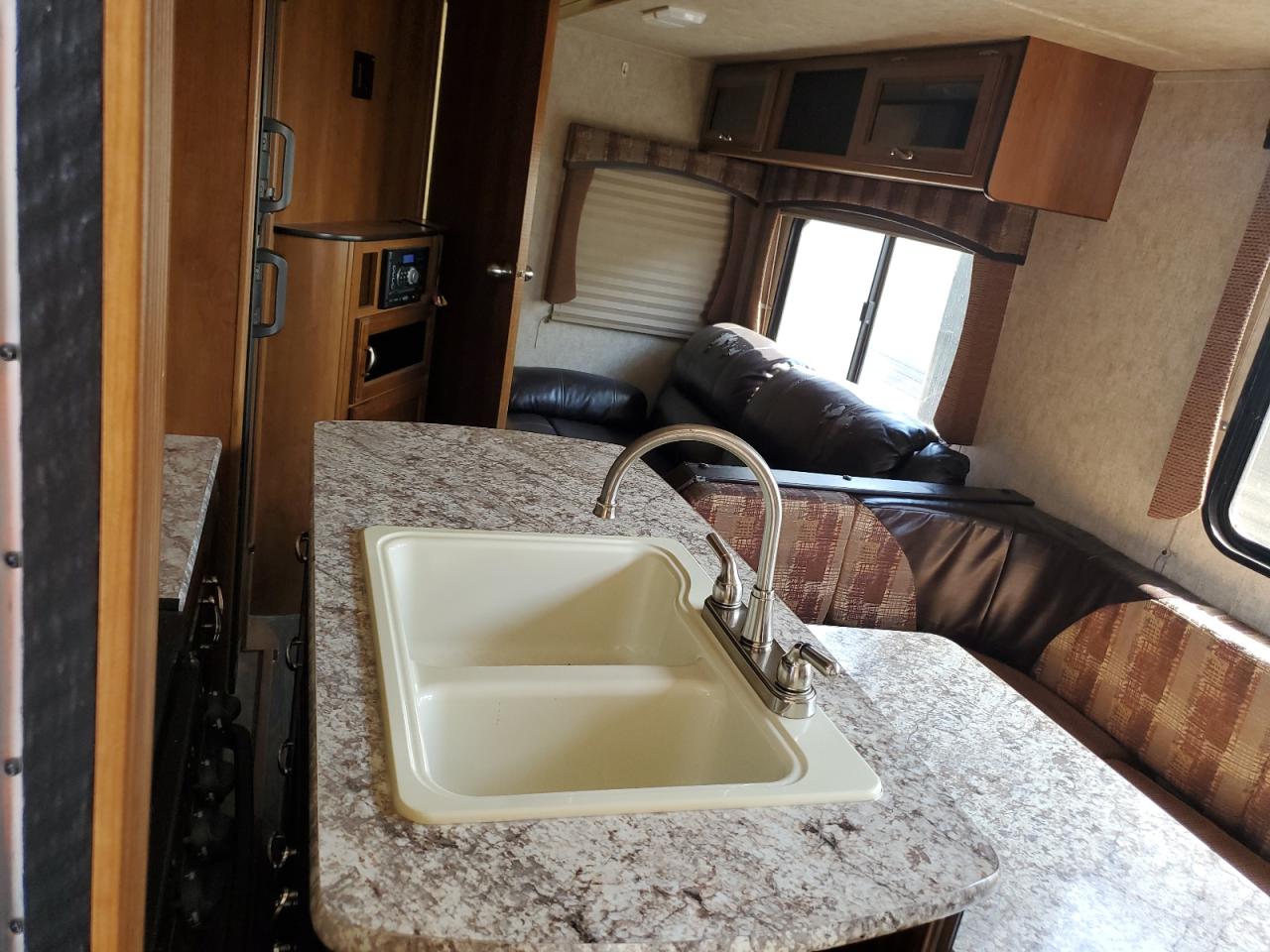 Lot #3273739379 2017 AVENGER 32FBI