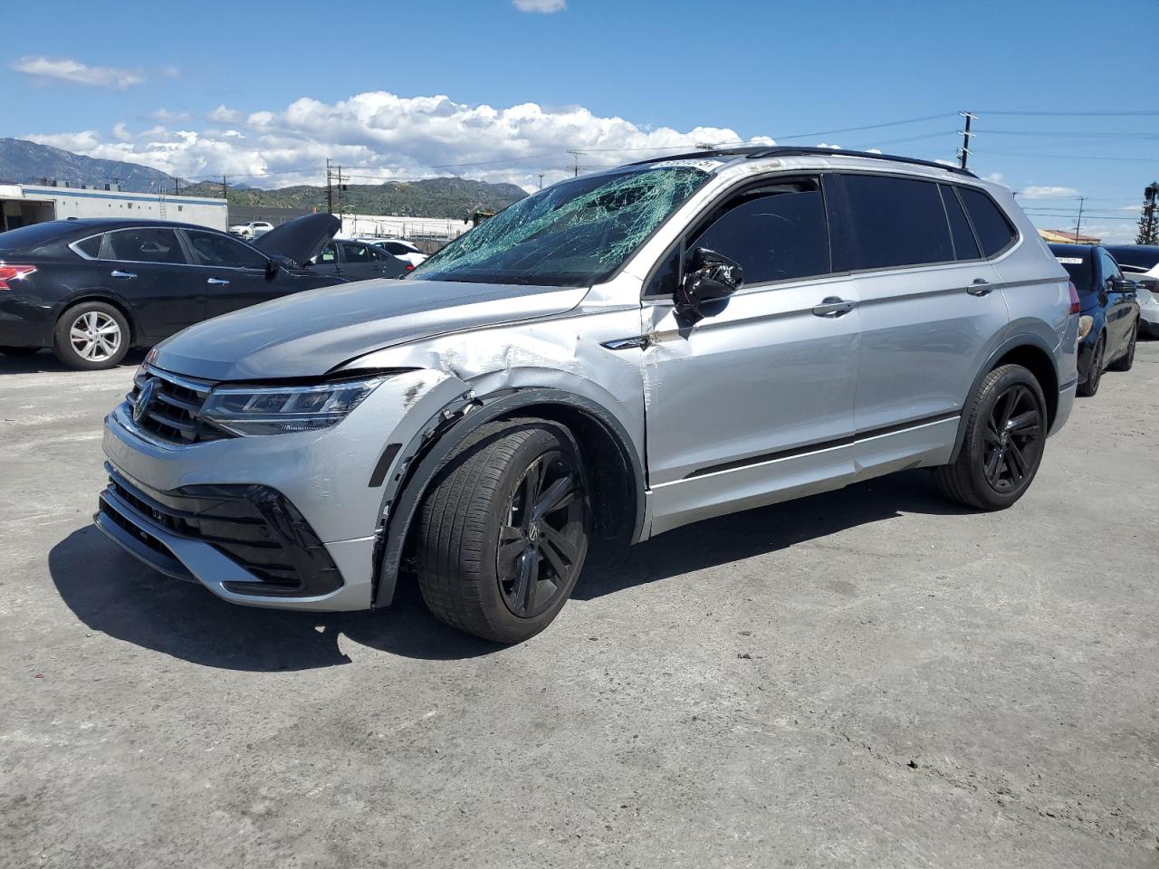 VOLKSWAGEN TIGUAN SE R-LINE BLACK