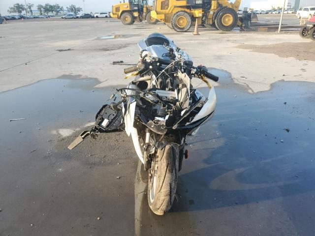 2018 SUZUKI GSX-R600 JS1GN7FAXJ2100258
