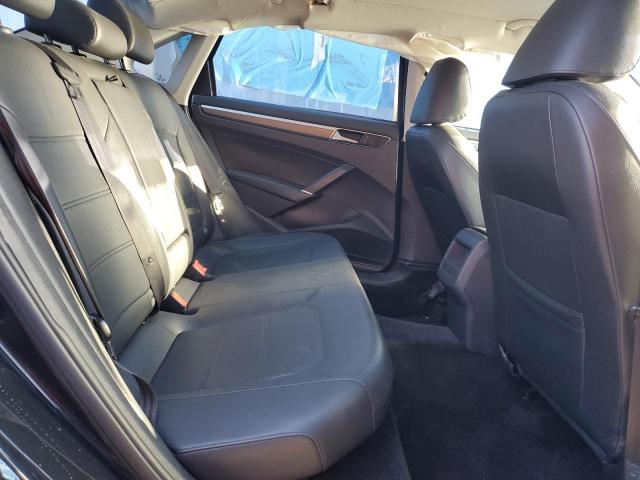2017 VOLKSWAGEN PASSAT R-L 1VWDT7A3XHC073670