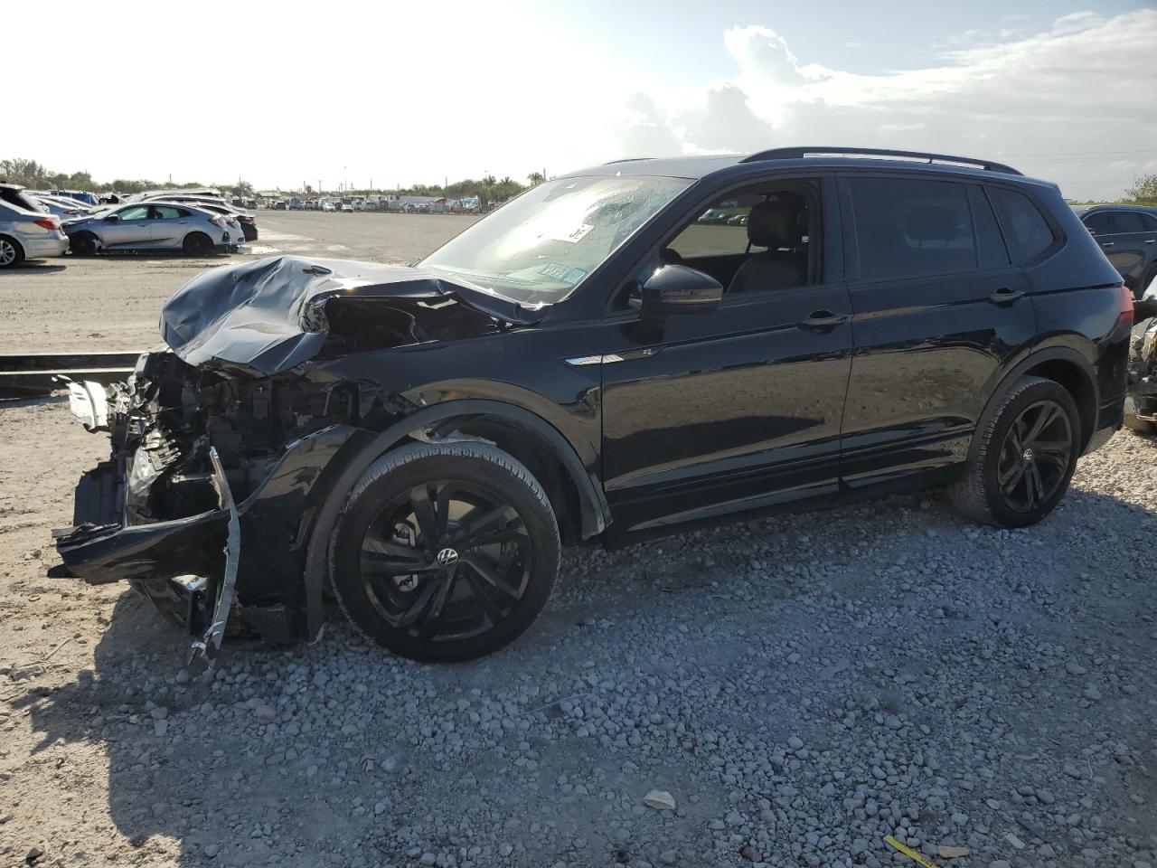 VOLKSWAGEN TIGUAN SE R-LINE BLACK