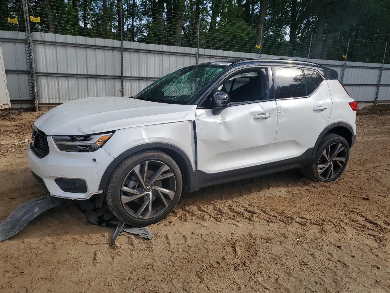 VOLVO XC40 T5 R-DESIGN