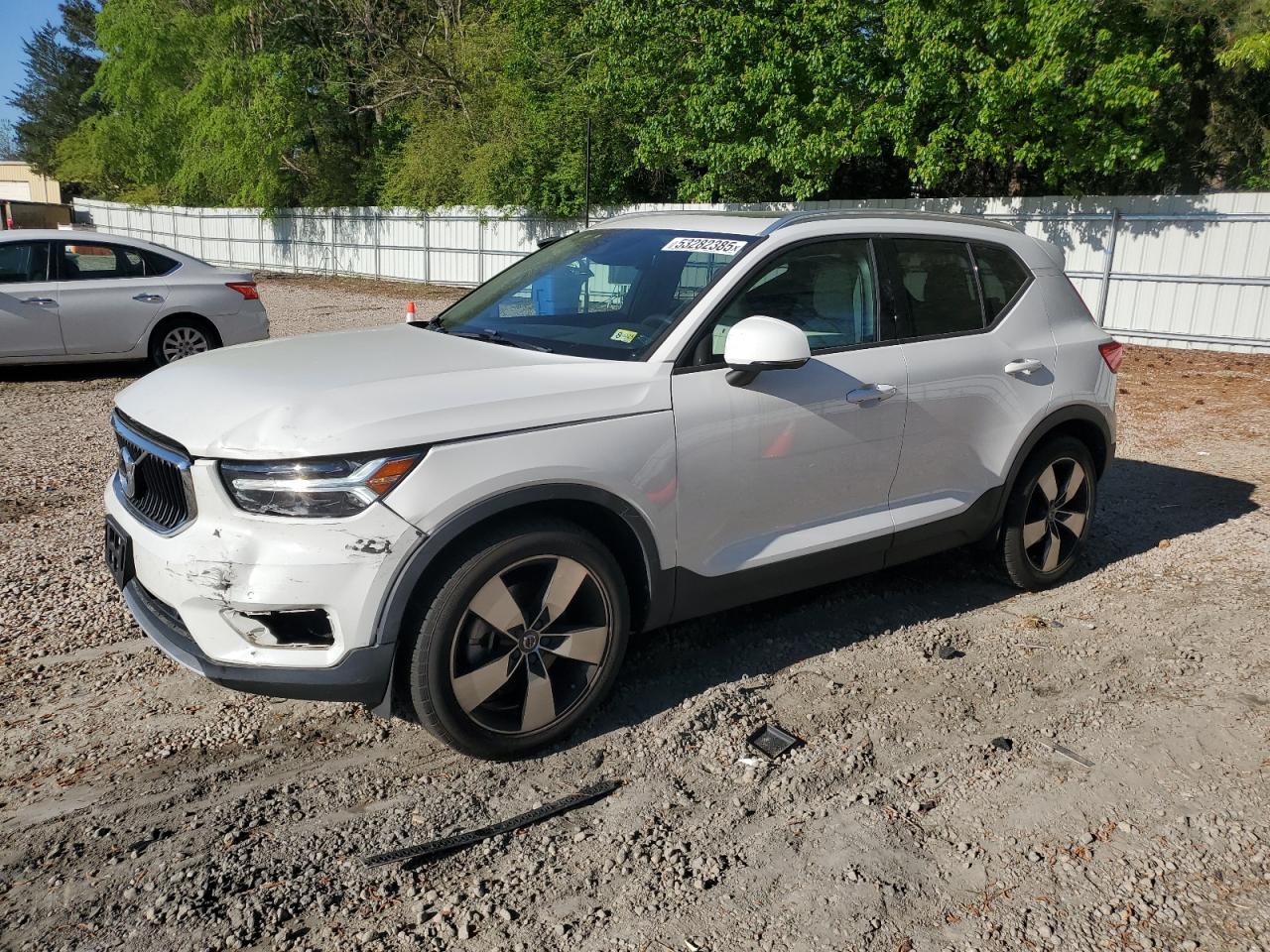 VOLVO XC40 T5 MOMENTUM