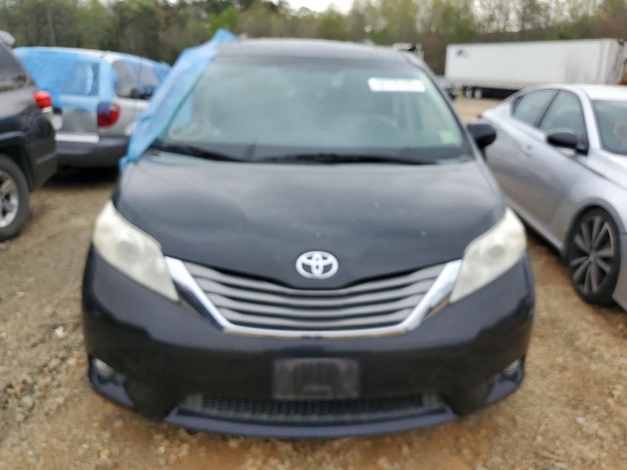 TOYOTA SIENNA XLE