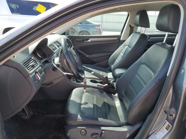 2017 VOLKSWAGEN PASSAT R-L 1VWDT7A33HC077897